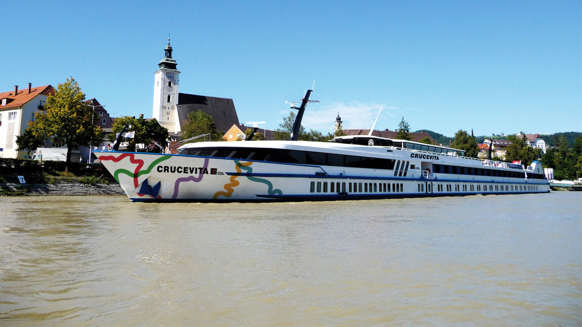Barco Fluvial Crucevita por el Rin