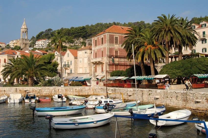 Paseo por la ciudad de Hvar hasta la fortaleza