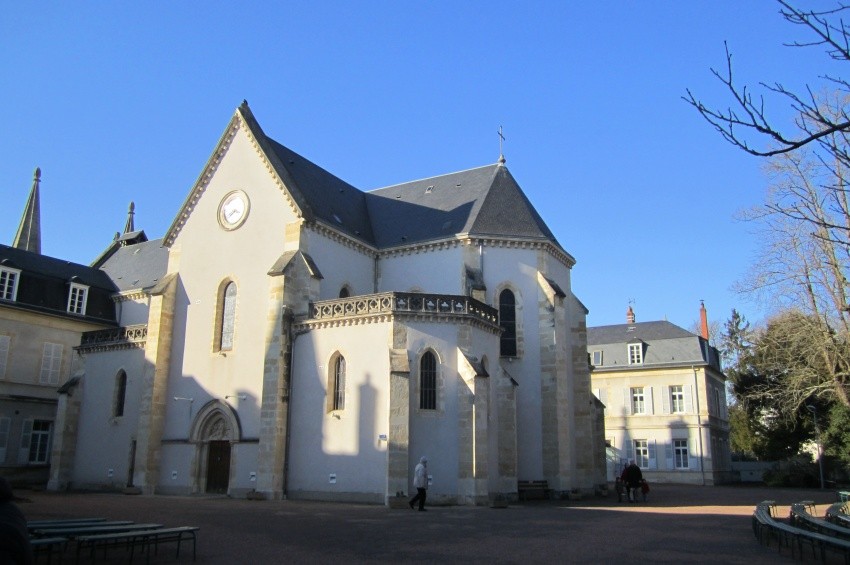 Palacio Ducal, Cathedral De Nevers Y Degustacion