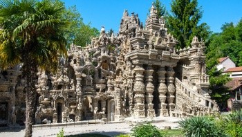 Palais Ideal Du Facteur Cheval