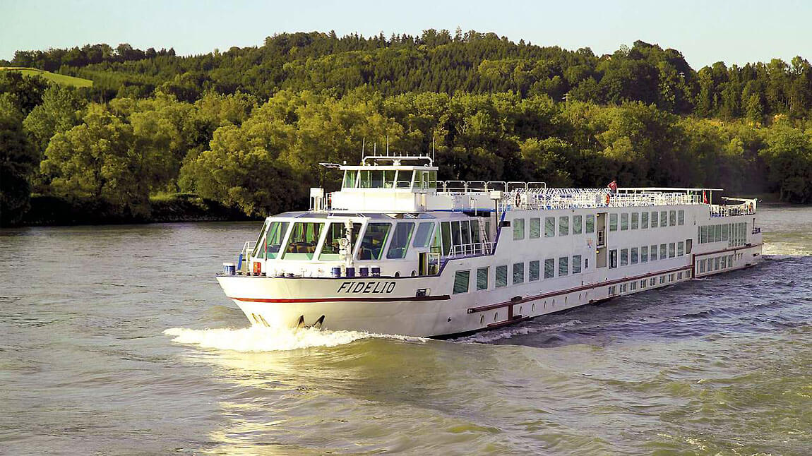MS FIDELIO navegando Danubio