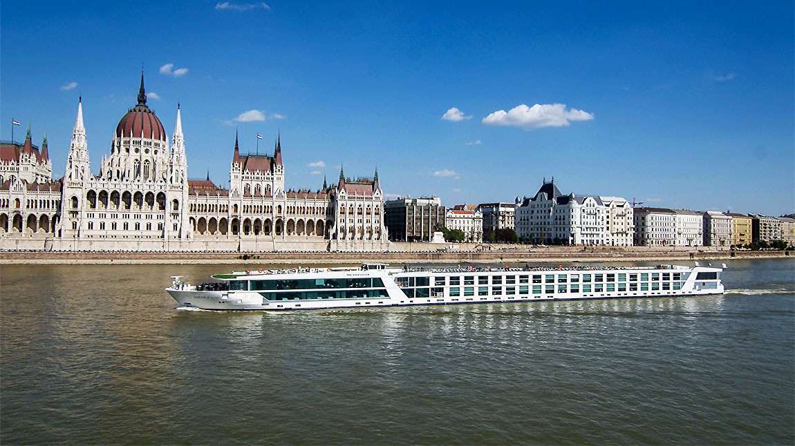 Barco Emerald Danubio