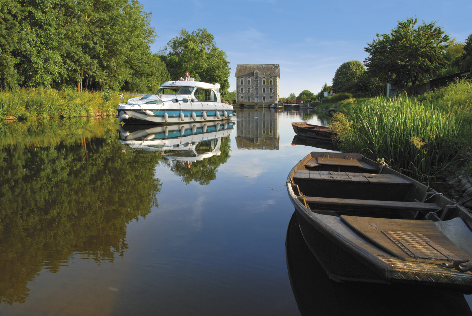 Turismo Fluvial en barco de alquiler