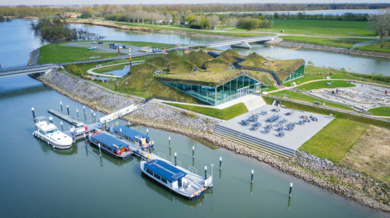 Barco de alquiler Países Bajos turismo fluvial Kerkdriel