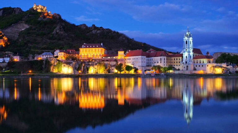 Durnstein de noche, danubio