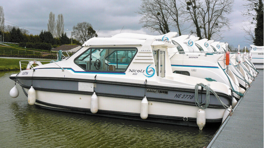 valle del loira barco de alquiler plagny