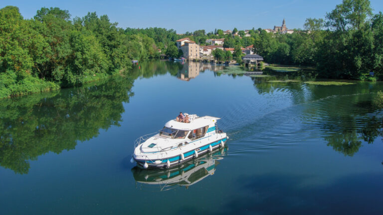 Barco de Alquiler Anjou Mayenne Turismo Francia Sablé-Sur-Sarthe