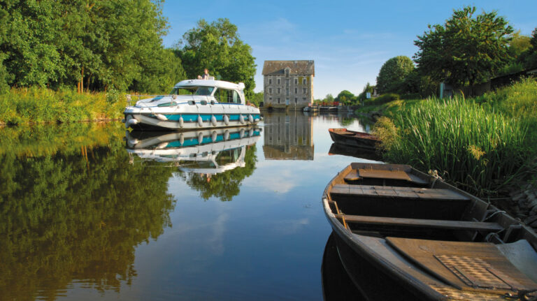 Barco de Alquiler Anjou Mayenne Turismo Francia Sablé-Sur-Sarthe