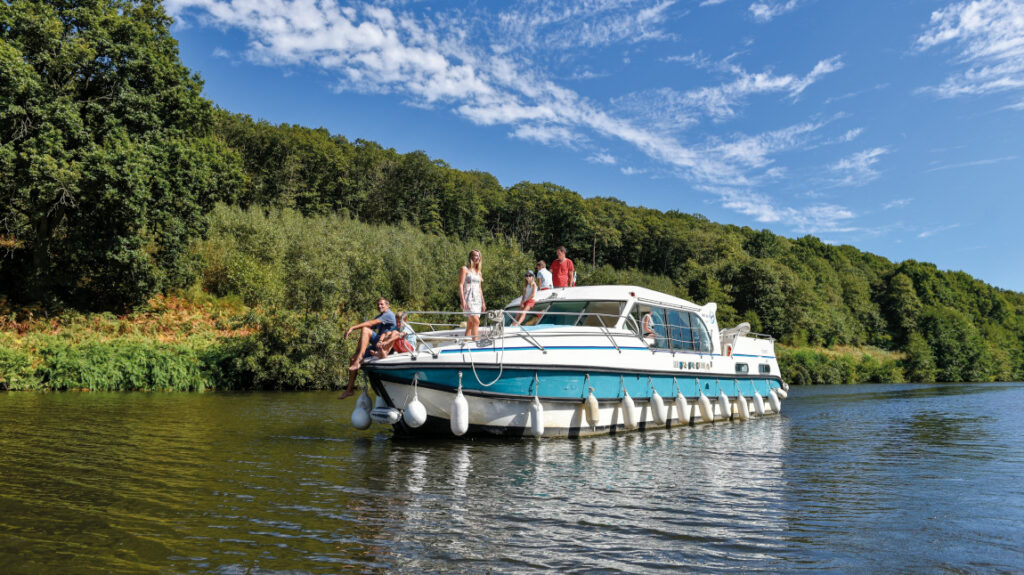 Barco de Alquiler Anjou Mayenne Turismo Francia Sablé-Sur-Sarthe