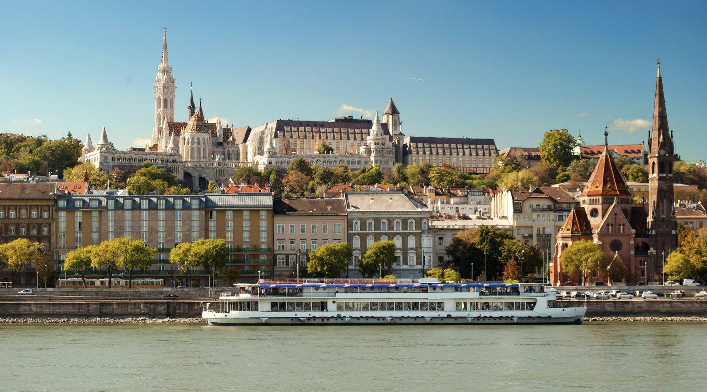 ¿Cuál es el precio de un crucero fluvial y qué incluye?