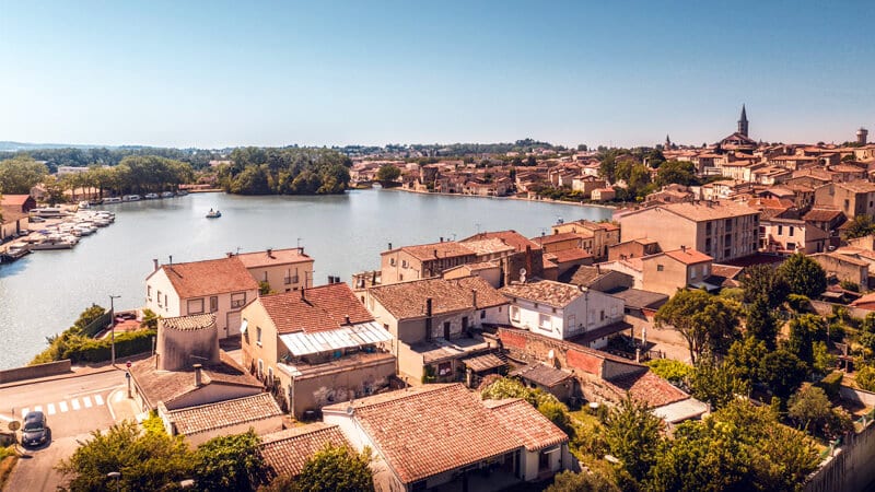 Cómo alquilar un barco fluvial para recorrer el canal du Midi en Francia