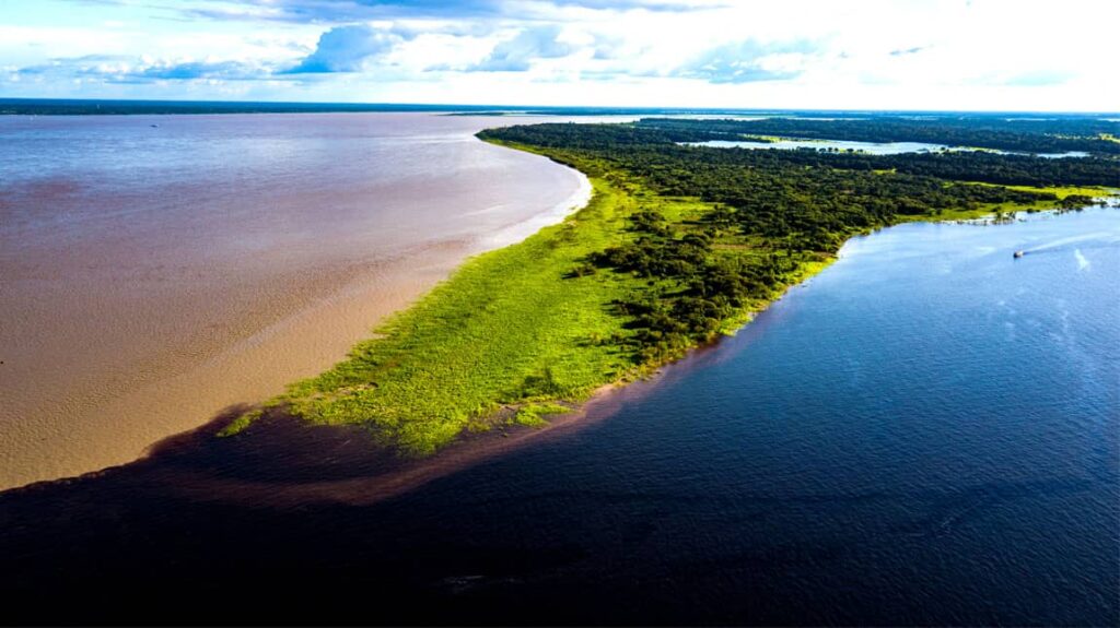 Amazonas, Reunión de las aguas