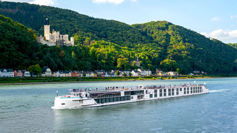 Barco Riverside navegando