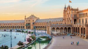 Sevilla, la Catedral y el Palacio de la Condesa de Lebrija