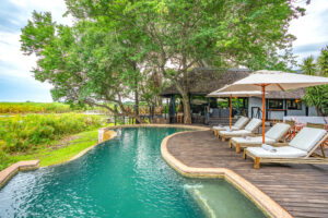 Estancia en el lodge: safaris terrestres y acuáticos y la isla de Impalila