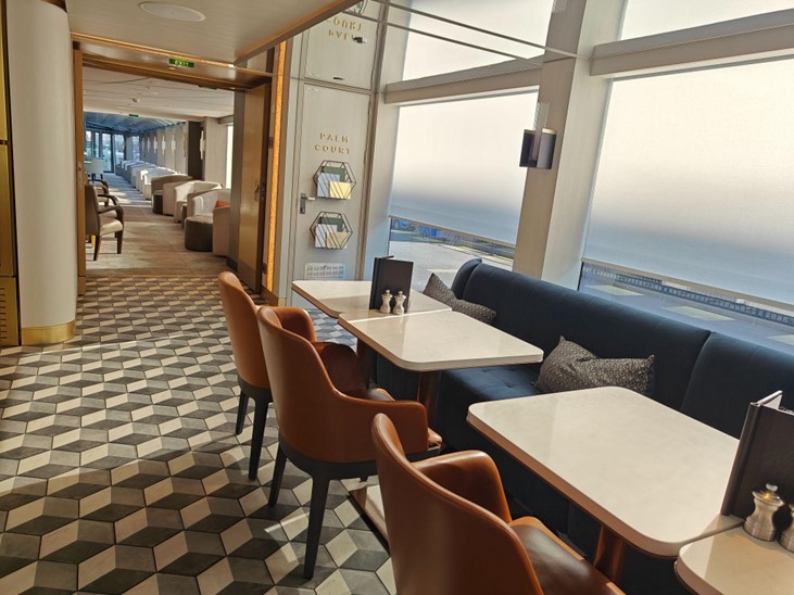 Riverside Viaje Cafeteria