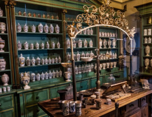 BASILEA, MUSEO DE FARMACIA Y CATEDRAL