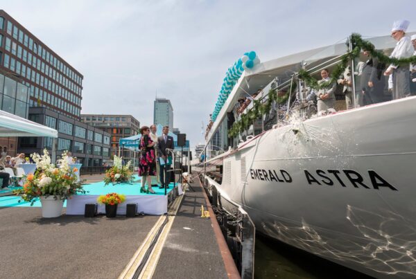 Emerald Cruises bautismo barco